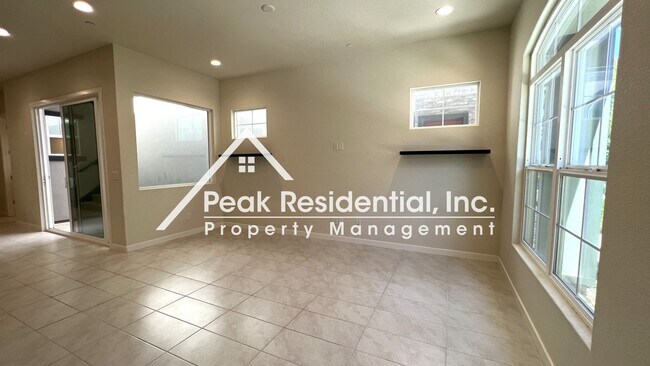 Building Photo - Newer 3bd/2.5ba West Sacramento Home with 2 Car Garage!
