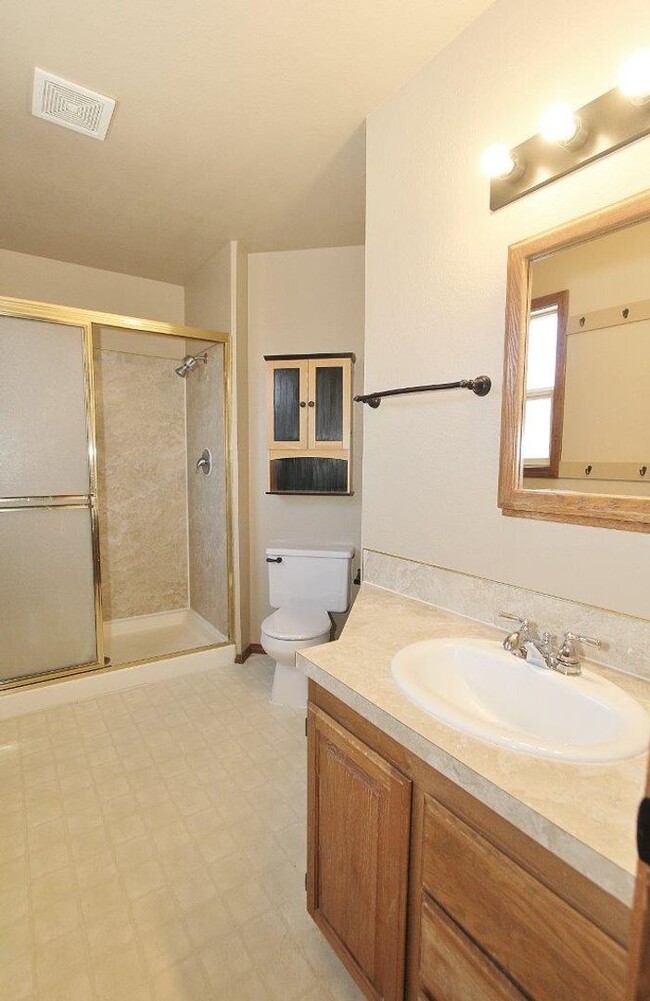 Building Photo - Single-Level w/BG Home in a Quiet Neighbor...