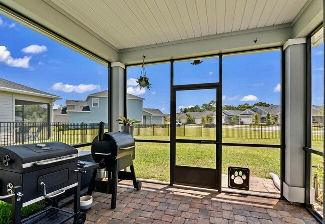 Building Photo - Gorgeous 4/ 2.5 Home in the Beautiful Lake Asbury Area of Clay County! $2,550.00