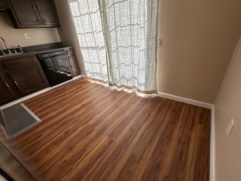 Building Photo - 1505 Harewood Sq