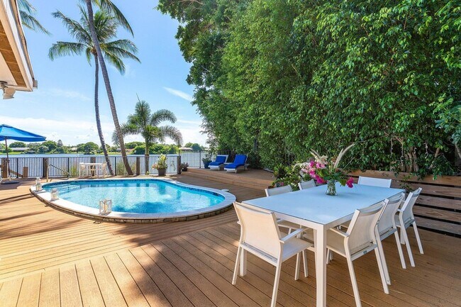 Building Photo - 25 NW 24th Ct