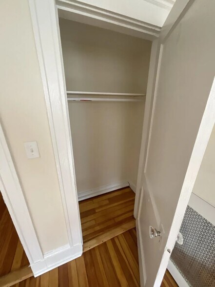 Building Photo - 9 Barrows St