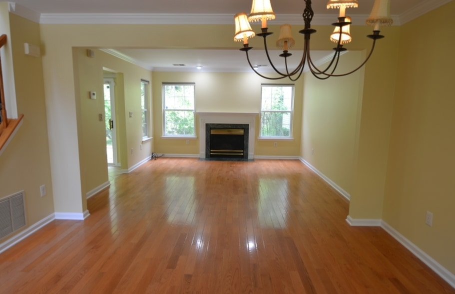 Building Photo - 328 Enclave Ln