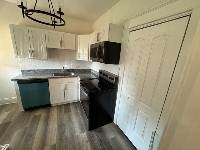 Building Photo - 2419 Terrell Pl