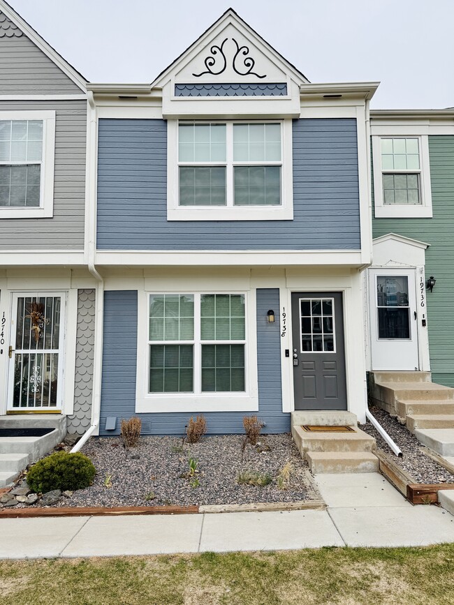 Primary Photo - 19738 Applewood Ct