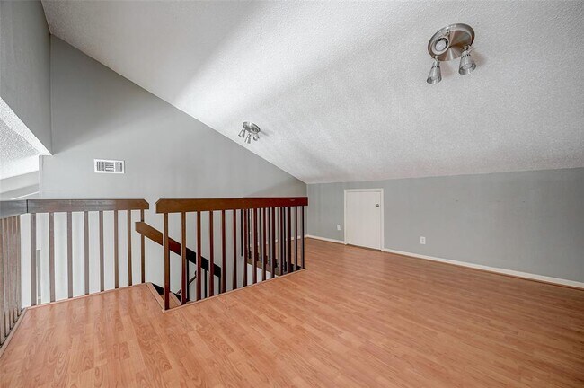 Building Photo - 13850 Walnut Hollow Ln