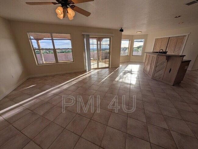 Building Photo - 511 Eugene Ct SE