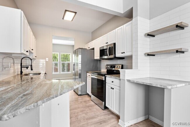 Building Photo - 2805 Queensland Dr