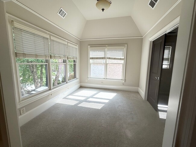 Building Photo - 2041 Mendenhall Cir