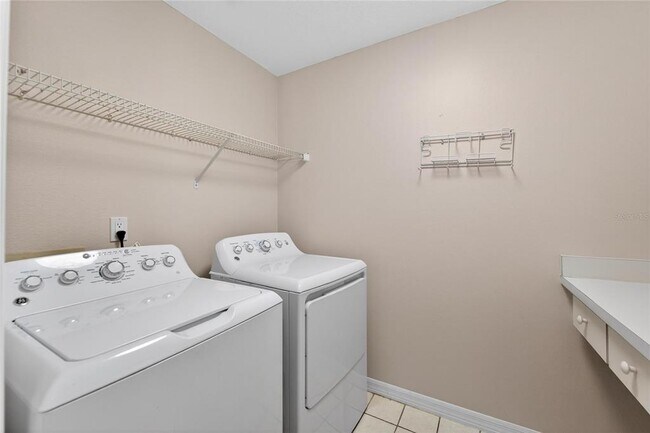 Building Photo - 4517 Oak River Cir