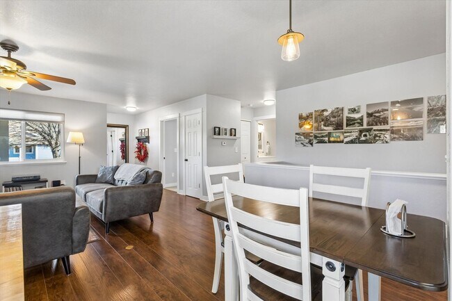 Building Photo - Low-Maintenance Upgraded 3-Bedroom Home Near Downtown Loveland