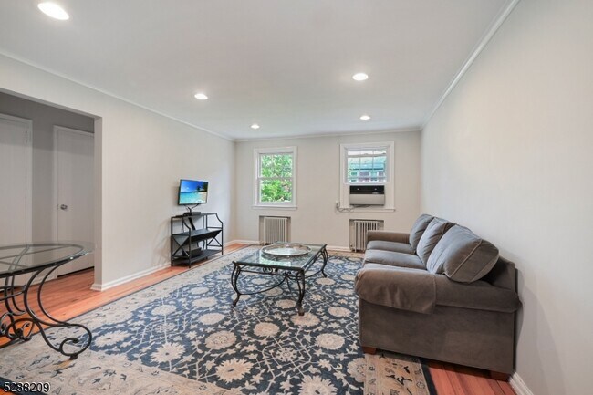 Building Photo - 349 Bloomfield Ave