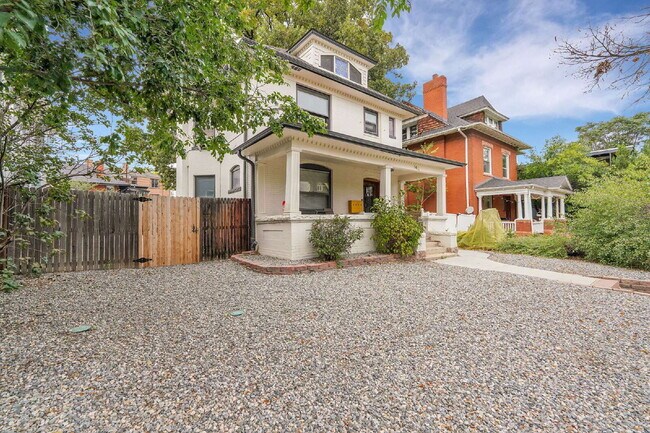 Building Photo - $1,250 1 bed, 1 bath Condo in Denver.