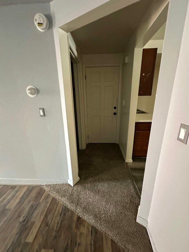 Building Photo - 2 W Big Spring Ave