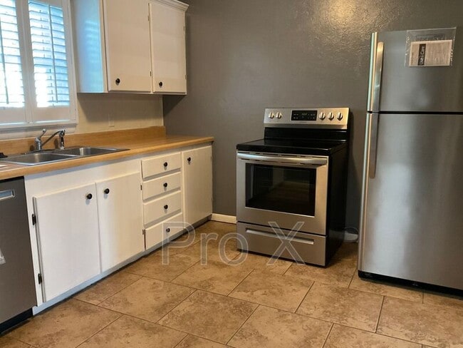 Building Photo - 3021 S Wall Ave