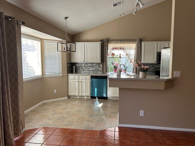 Building Photo - Single story home at Desert Shores