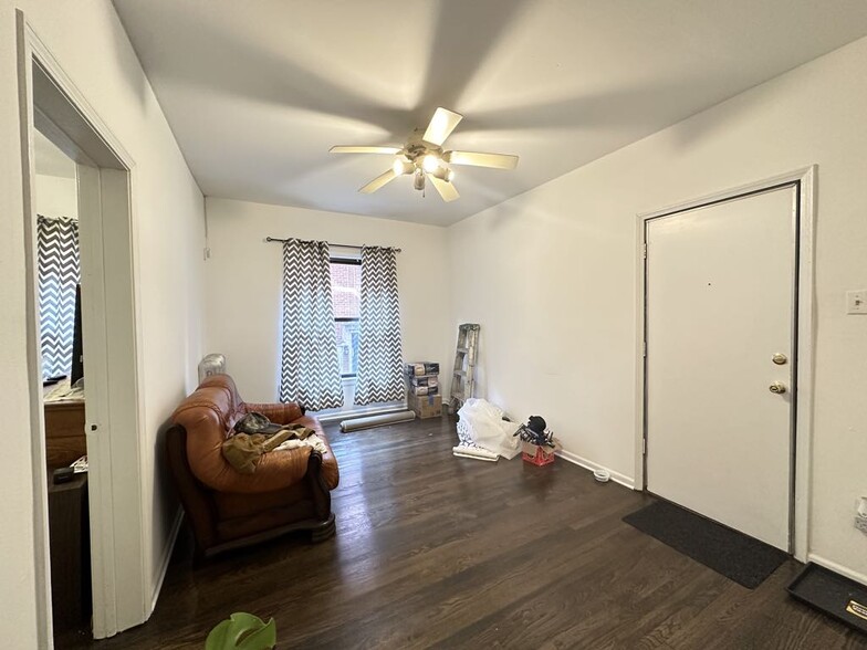 Building Photo - 929 W Sunnyside Ave