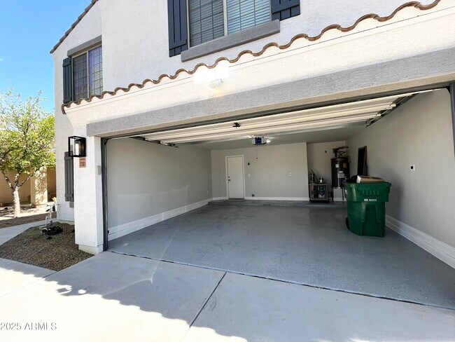 Building Photo - 37061 W Bello Ln