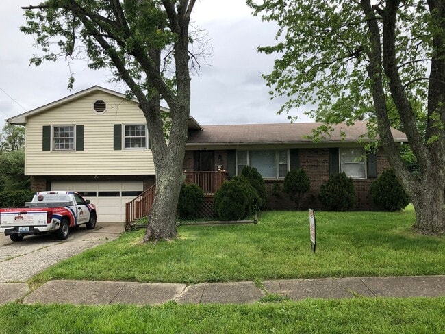 House in Gainesway With Huge Yard 250731 - House in Gainesway With Huge Yard      250731