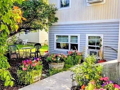 Building Photo - 1949 S 9th St W