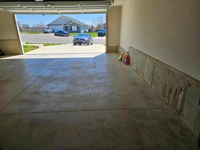 Building Photo - 312 High Peak Pl