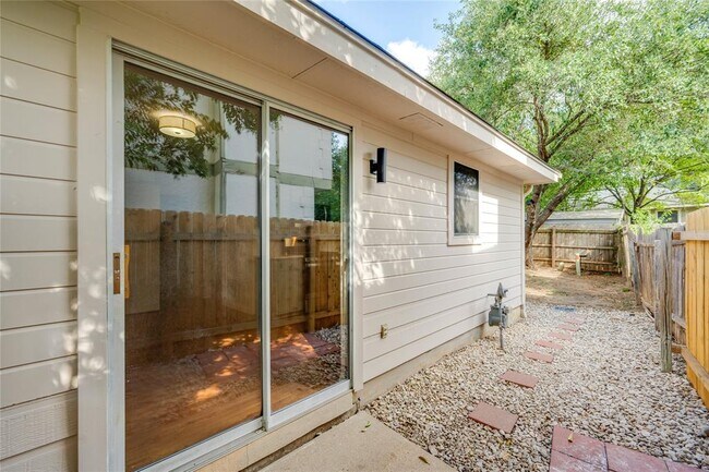 Building Photo - 8110 Willet Trail