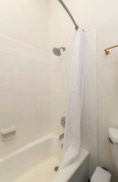 Building Photo - 1562 Lorraine Dr