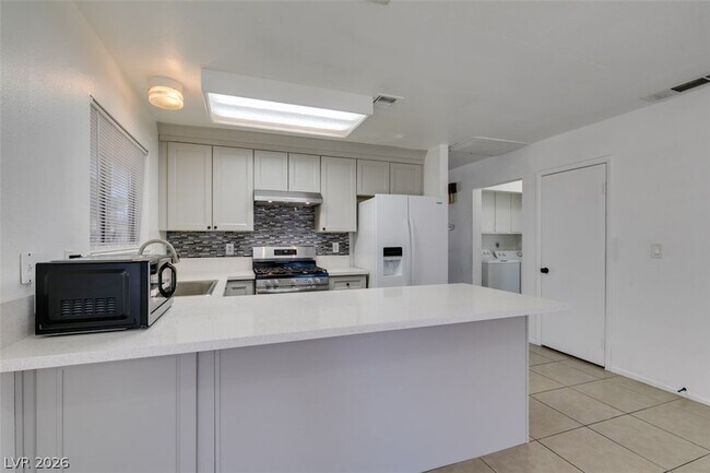 Building Photo - 5847 Alcott Ave