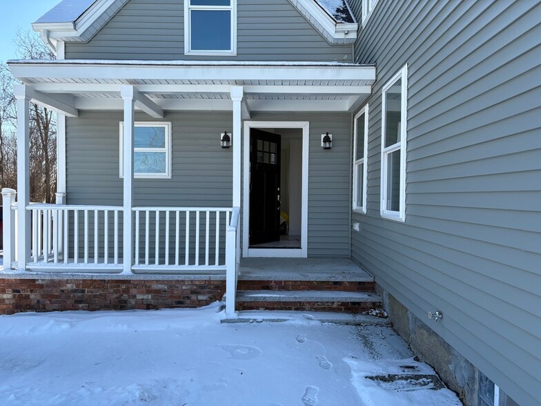 Building Photo - 316 Old Fall River Rd