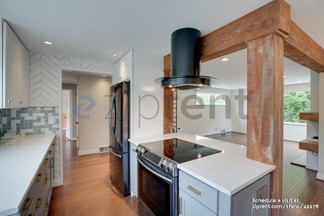 Building Photo - 4522 NE 54th St