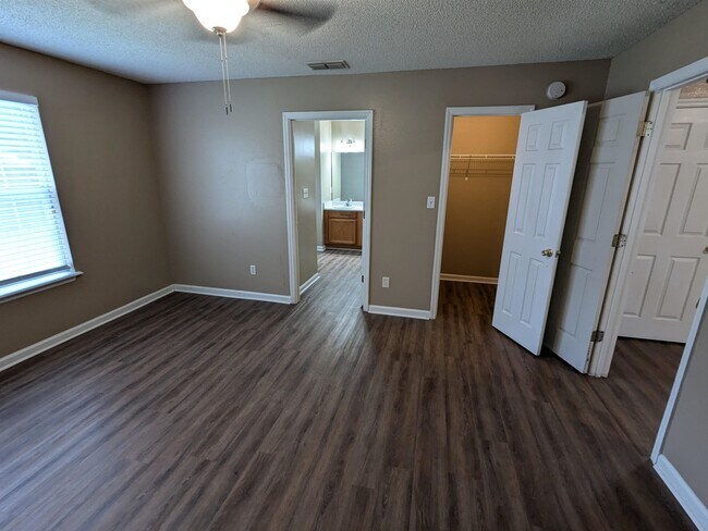 Building Photo - 3100 Dunkeld Ct