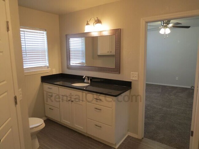 Building Photo - FANTASTIC - Corner Property, Open Plan, Gorgeous Kitchen - 3/2.5