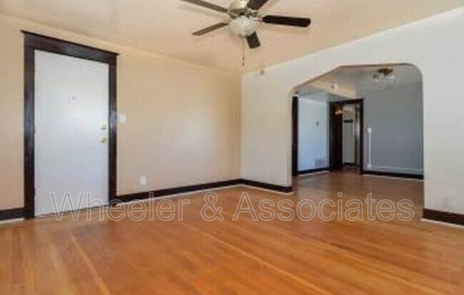 Building Photo - 823 23rd St