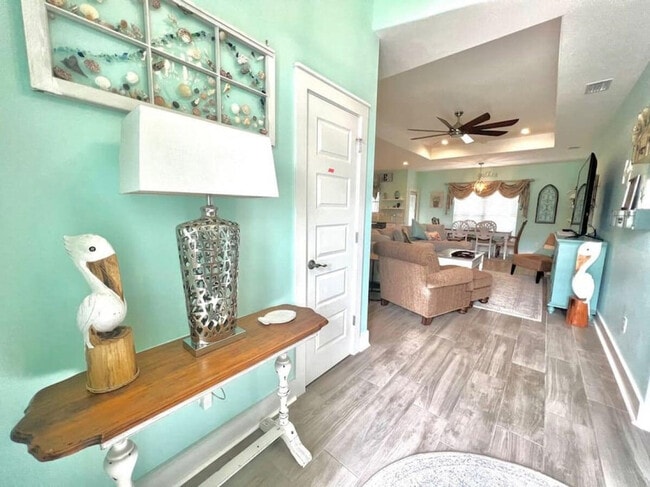 Building Photo - 5402 Pinetree Ave