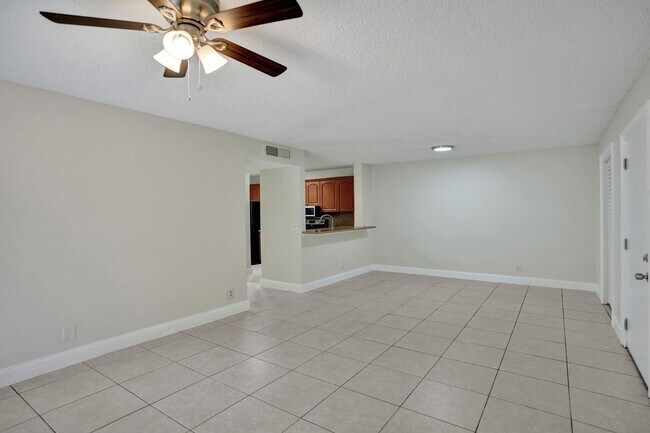 Building Photo - 3 BED/2BATH