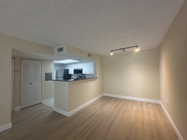 Building Photo - 5001 Wiles Rd