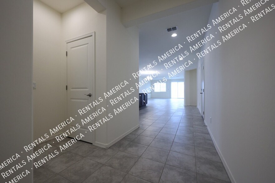 Building Photo - 1142 E Westwood Dr