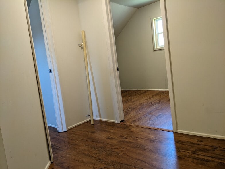 Building Photo - 102 Catherine St