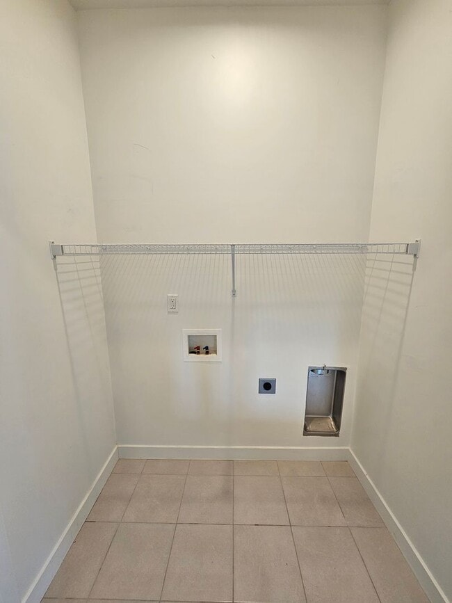 Building Photo - Amazing 4 Bed, 3.5 Daybreak Home with Office
