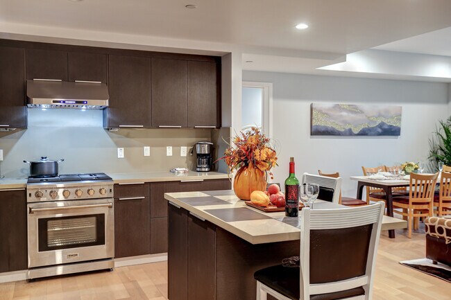 Building Photo - 2939 Leeward Ave