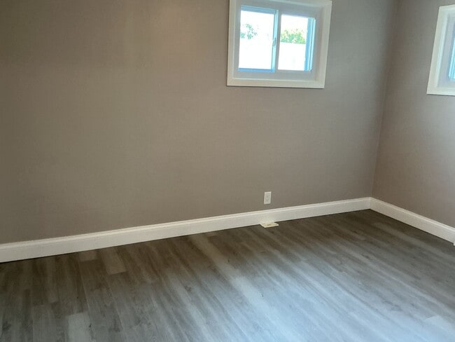 Building Photo - 3 Bedroom Single Family Home