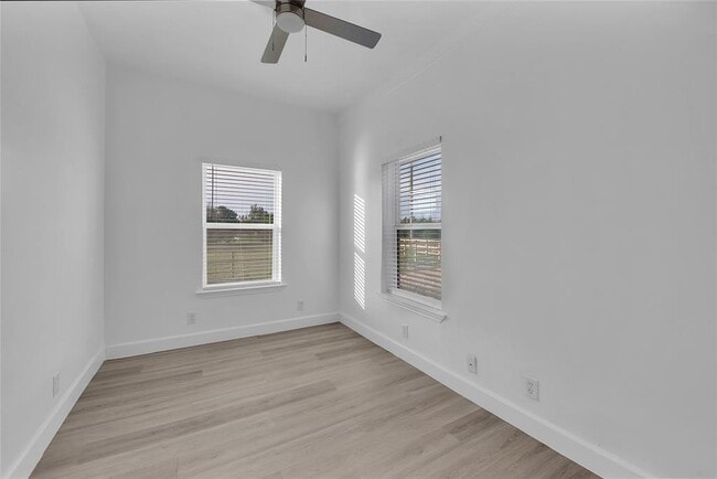 Building Photo - 51 Private Rd 901
