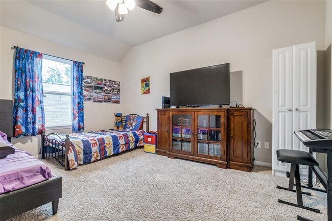 Building Photo - Looking for your first home or your forever home, the open floor plan on this beautiful home in t...