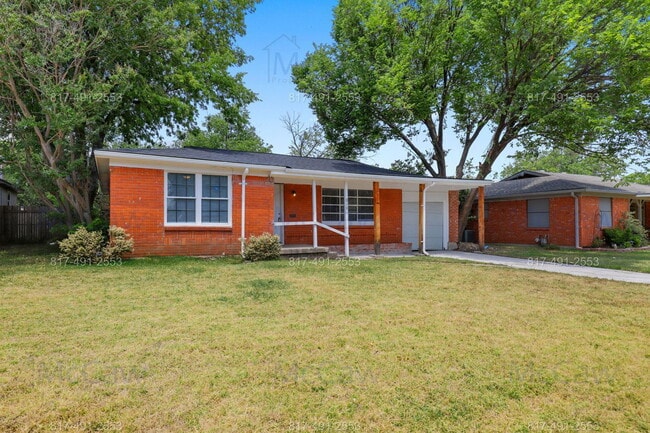 Building Photo - 816 Sandell Dr