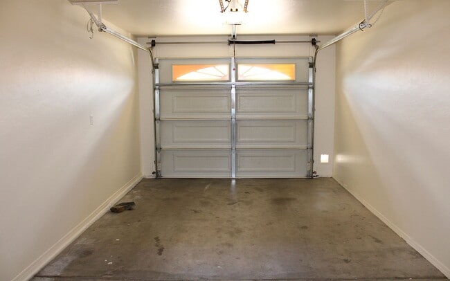 Building Photo - 6181 N Rockland Dr
