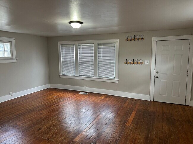 Building Photo - Single Family Home