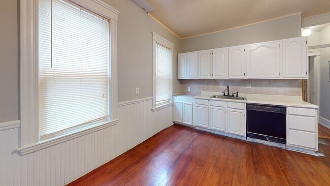 Building Photo - 8 Olmstead St