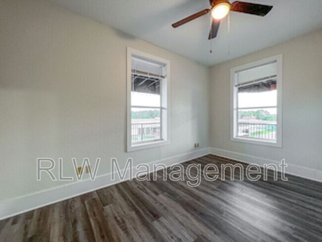 Building Photo - 11 N Central Ave