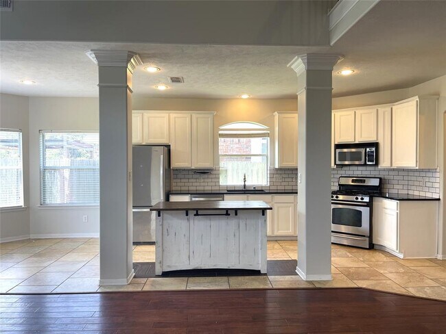 Building Photo - 6411 Virginia Fields Dr