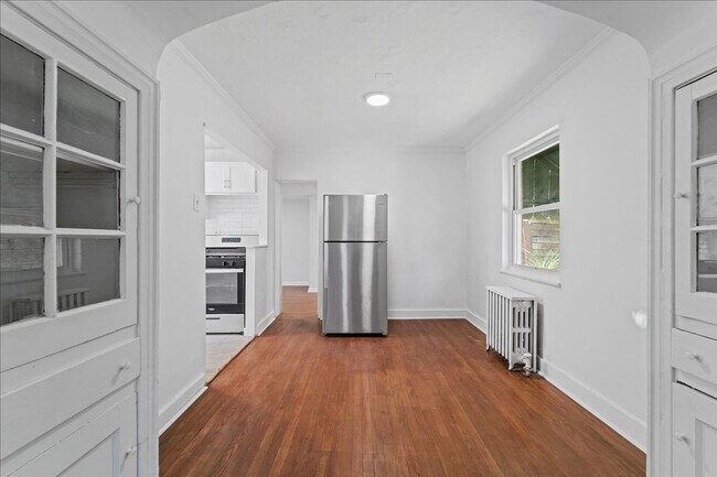 Building Photo - 3847-3849-3849 Beechwood Blvd